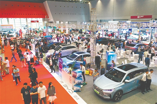 回顧歷屆本報車展，新車、特價車吸引了消費者的目光。